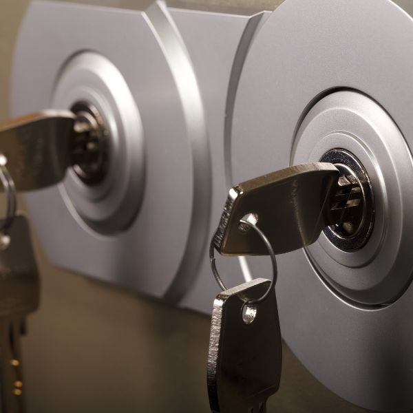The Advantages Of Self Storage Vaults: Why They’re Ideal For Your Valuables 3 Two Keys In Locks